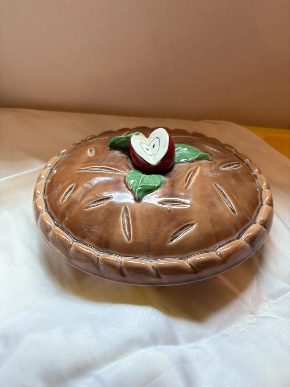 Vintage Apple Pie Ceramic Pie Keeper